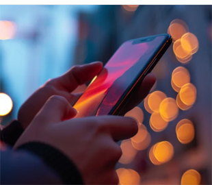 Хакери можуть використовувати датчик світла на вашому телефоні, щоб шпигувати за вами