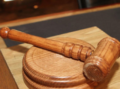 Верховный Суд высказал позицию о внесении сведений об адвокате в ЕРАУ