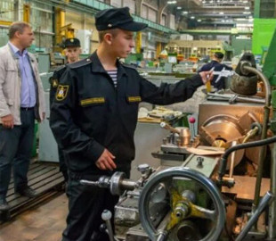 Росія прочісує Китай у пошуках уживаних верстатів – ЗМІ