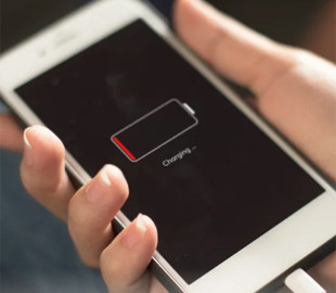 Старий iPhone триматиме заряд батареї довше: достатньо змінити всього одне налаштування