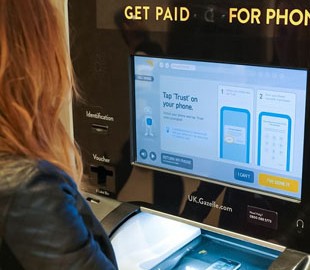 В Британии установили автоматы для утилизации смартфонов