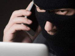 Мошенник с OLX обманул женщину на 15 тысяч гривен