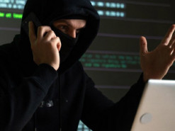 Телефонный разговор с «сотрудником банка» стоил женщине 73 тыcячи гривeн