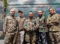 Ми рятуємо життя: Тарас Тополя розповів про місію гурту "Антитіла" на передовій