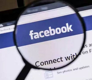 Белый дом обвинил Facebook в публикации дезинформации о вакцинах против коронавируса