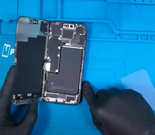 На фото показали металевий акумулятор iPhone 16 Pro