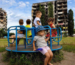 "Вистоїмо та переможемо" – Зеленський показав нові фото воєнної України