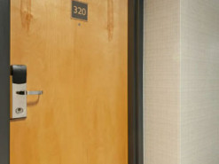 Хакери навчилися зламувати мільйони дверей готелів за два натискання