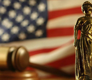Суд присудив журналістці $2,4 млн за расову дискримінацію та незаконне звільнення