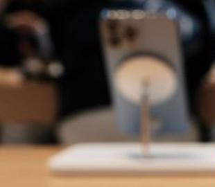 Официальный партнер Apple в России начал завозить "серые" iPhone и MacBook