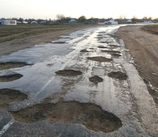 В Украине появится сервис, в котором водители смогут пожаловаться на ямы