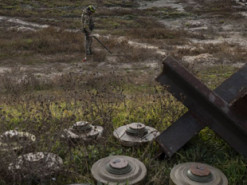 На звільненій Херсонщині авто підірвалося на російській міні: є жертви