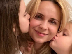 Лілія Ребрик з доньками заспівала "Ой у лузі червона калина": патріотичне відео