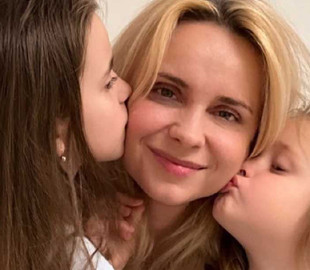 Лілія Ребрик з доньками заспівала "Ой у лузі червона калина": патріотичне відео