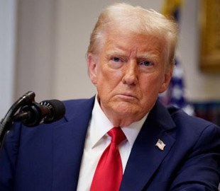 Трамп подасть до суду на WSJ через публікацію про еротичний подарунок Епштейну: що відомо