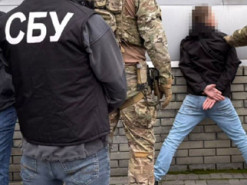 Затримано коригувальника ФСБ, який наводив атаки ворога по військових заводах на заході України