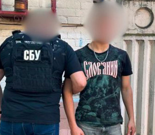 Зливав інформацію про склади з дронами: у Києві затримали 18-річного агента РФ