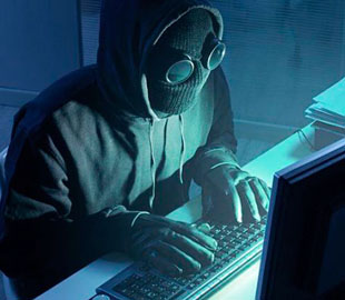 В Украине массово взламывают банковские карты: назван способ защиты