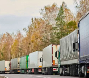 Стоять 2600 фур: на кордоні України та Польщі утворилася рекордна черга