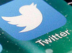 Від імені Дмитра Медведєва з’явилося два дивних твіти. Заявляють про злам акаунту