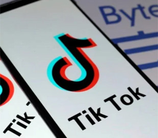 Скрольте з користю. TikTok тепер вчить глядачів відрізняти фейкові новини про політику