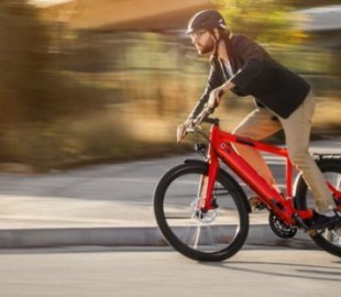 В аэропорту Амстердама тестируют систему искусственного интеллекта для ограничения скорости электро-велосипедов