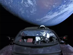 Родстер Илона Маска установил рекорд «пробега»