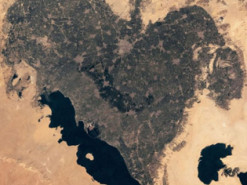 Гигантская валентинка. Астронавты показали оазис в форме сердца на территории Египта (фото)