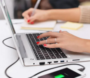 Три дієві поради, як зарядити ноутбук під час відключень світла