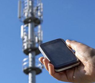 Власти США отслеживают мигрантов с помощью геолокации их телефонов, - WSJ