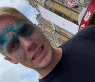 В центре Киева на известного блогера напал полицейский: подробности скандала