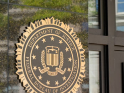ФБР звільнило поновленого на посаді інформатора за «непрофесійну» поведінку в ЗМІ