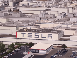 Tesla заплатит штраф в размере $750 тыс. за нарушения норм качества воздуха на своём заводе во Фримонте
