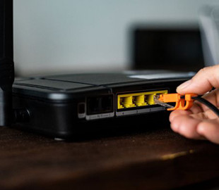 В яку сторону повернути антени Wi-Fi роутера, щоб інтернет працював краще