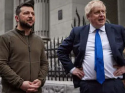Бориса Джонсона после приезда в Киев назвали новым украинским "крашем" и сделали его героем мемов