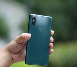 Смартфоны Xiaomi Mi Mix 2S Emerald Green распроданы за полдня