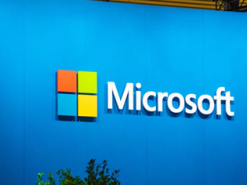 Microsoft продемонстрировала своим сотрудникам прототипы Surface с двумя экранами