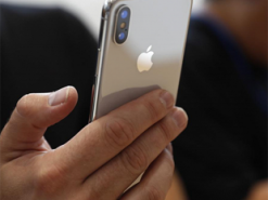 Перед анонсом новых iPhone акции Apple взлетели до рекордных высот