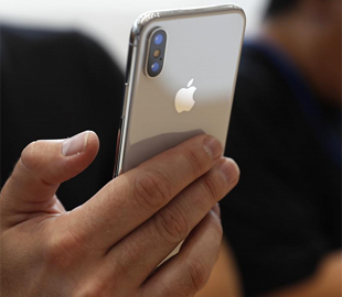 Перед анонсом новых iPhone акции Apple взлетели до рекордных высот