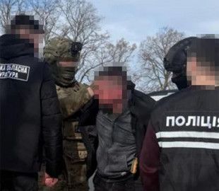 Вимагав 5 тисяч доларів: на Львівщині затримали чоловіка, який шантажував жінку інтимними фото