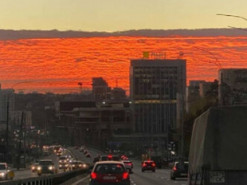 Восхитительный закат: жители столицы делятся фотографиями вечернего неба