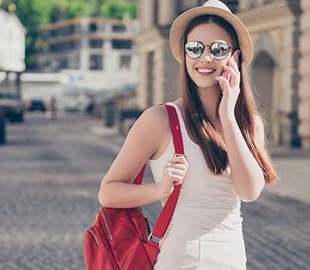 Почему нам хочется ходить, когда мы разговариваем по телефону: ученые нашли 3 причины