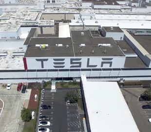 Tesla всё-таки была вынуждена закрыть свой завод на карантин