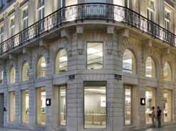 Во Франции толпа протестующих ограбила Apple Store