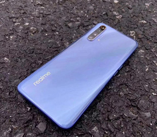 Опубликованы живые фотографии смартфона Realme X50 5G