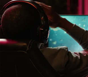 Спробуй пережити цю катку: геймер створив установку, що дарує небачене 5D занурення в шутер