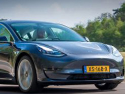 Tesla начала возвращать деньги клиентам, которые дважды заплатили за свои машины