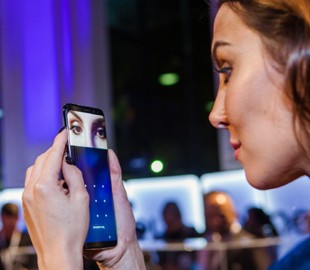 Улучшенные сканеры радужной оболочки глаза появятся в бюджетных смартфонах Samsung
