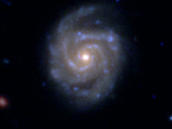 Искусственный интеллект научился находить далекие галактики на нечетких снимках