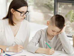 Снова в онлайн. Школы идут на каникулы или дистанционное обучение: ситуация в областях